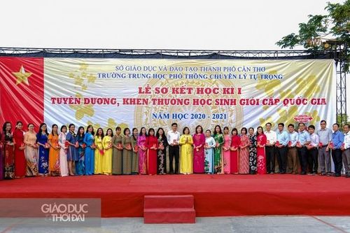 Cần Thơ: Tuyên dương khen thưởng học sinh giỏi cấp quốc gia năm học 2020-2021