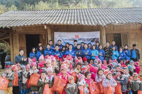 Sinh viên Sư phạm đem 'Mùa đông ấm' đến học sinh vùng cao