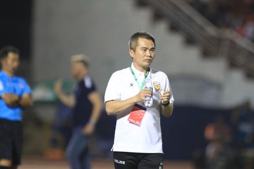 Hà Tĩnh phàn nàn trọng tài sau trận thua đội TPHCM