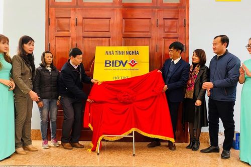Công đoàn BIDV bàn giao 80 nhà cho hộ nghèo