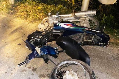 Xe máy va chạm ô tô, hai người đàn ông tử vong