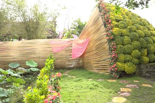Tết không đụng hàng: Bó hoa to 12 mét, bức tranh ngọc 2 tỷ đồng