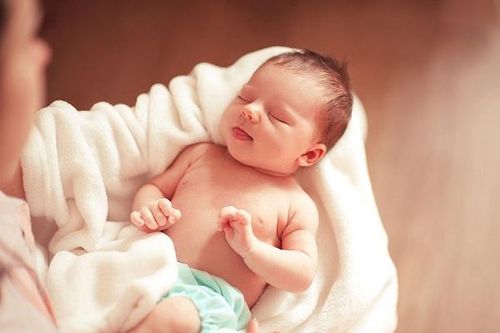 Từ 1/3, trẻ sơ sinh được cấp mã thẻ BHYT tạm thời