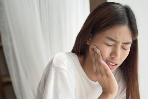 Mẹo giúp bạn giảm đau khi mọc răng khôn hiệu quả