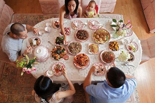 Đến ra mắt gia đình bạn trai, cô gái nhất quyết đòi chia tay sau khi thấy bàn ăn đãi khách