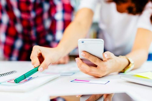 Cô gái Hà Nội thu nhập 330 tỷ đồng/năm nhờ viết phần mềm cho Google Play và App Store