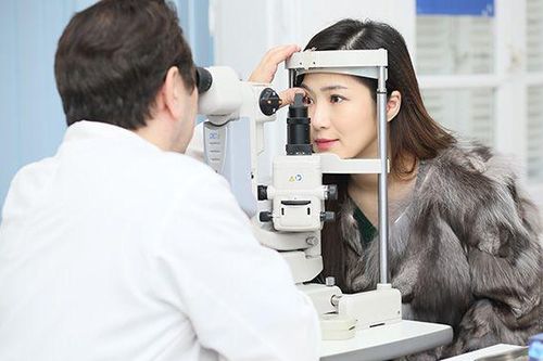 8 dấu hiệu mắt không khỏe mạnh, bạn cần đi khám bác sĩ ngay