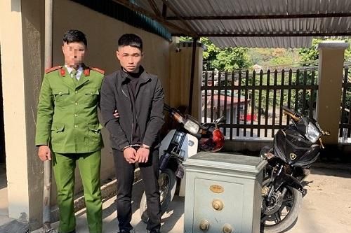 Sơn La: Bắt đối tượng đục két sắt trộm 100 triệu đồng của chủ cũ
