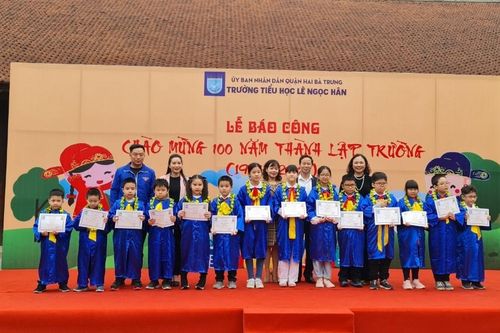 Thầy trò trường Tiểu học Lê Ngọc Hân tổ chức lễ báo công mừng 100 năm thành lập trường