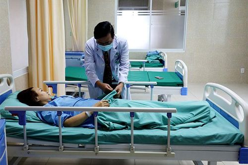 Mổ cấp cứu cho bệnh nhân đau ruột thừa tự ý mua thuốc uống