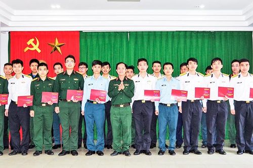 Trường Sĩ quan Thông tin: Bế giảng khóa đào tạo tiếng Anh trình độ B1