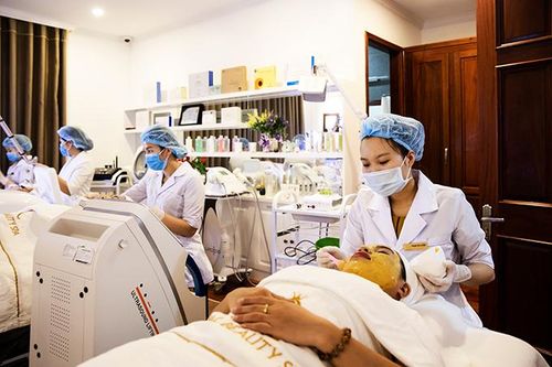 Dịch vụ làm đẹp cho phái nữ: Cuối năm vẫn kém nhộn nhịp