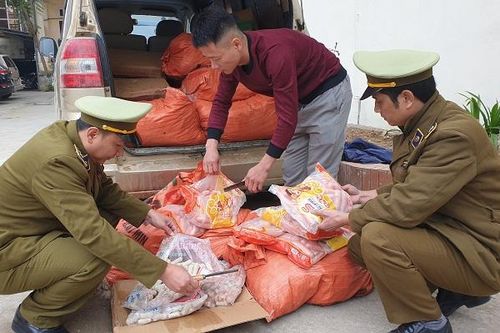Gần 500kg xúc xích và chả cá nhập lậu bị thu giữ tại Lạng Sơn