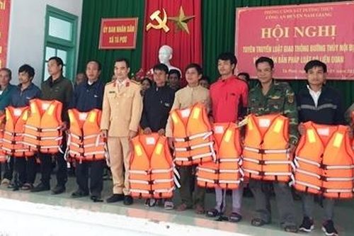 Tuyên truyền Luật Giao thông đường thủy nội địa ở vùng đồng bào thiểu số