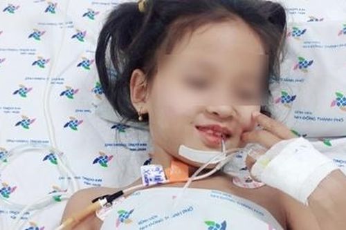 Cứu sống bé gái 7 tuổi bị chứng rối loạn thần kinh hiếm gặp