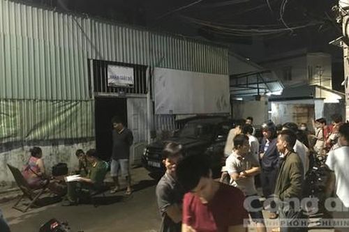 Hơn chục xe máy cháy rụi, cả khu trọ một đêm thức trắng