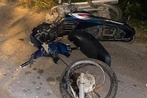 Hai người đi xe máy tử vong sau cú tông trực diện xe bán tải