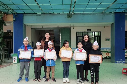 Nhặt được phong bì tiền, 5 học sinh tiểu học báo công an tìm người đánh mất