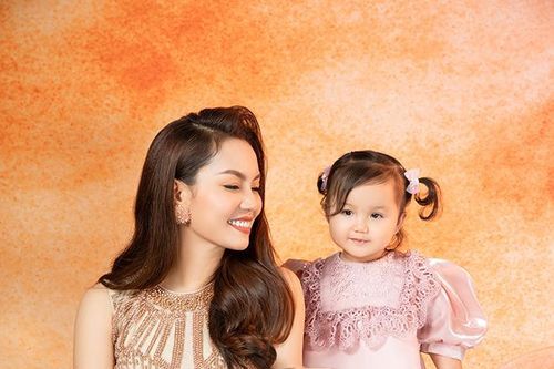 Ca sĩ Ngọc Anh khoe nhan sắc rạng ngời bên con gái yêu