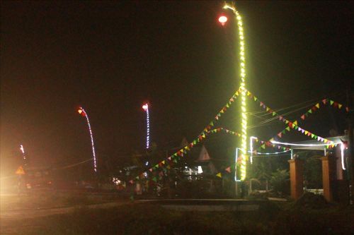 Dựng cây nêu bằng sắt, 3 người thương vong