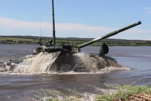 Xe tăng T-72B3 nặng 41 tấn lặn sâu 5m rồi nhẹ nhàng trồi lên như tàu ngầm