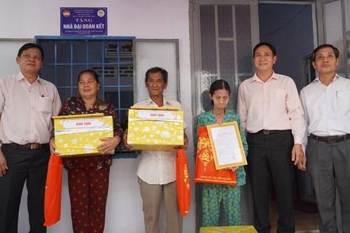 Bà Rịa – Vũng Tàu: Trao tặng 6 ngôi nhà Đại đoàn kết cho hộ nghèo