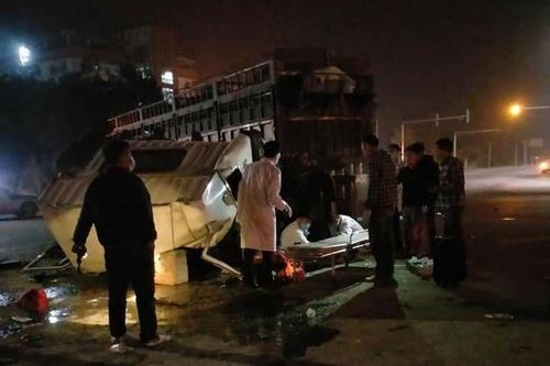 Va chạm với xe khách, tài xế xe máy tử vong