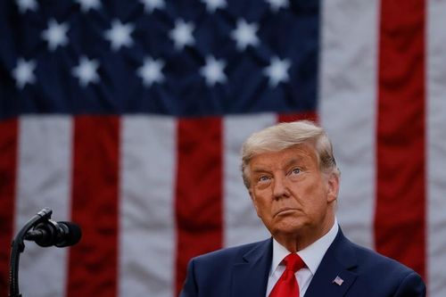Twitter đóng vĩnh viễn tài khoản đe dọa ông Trump