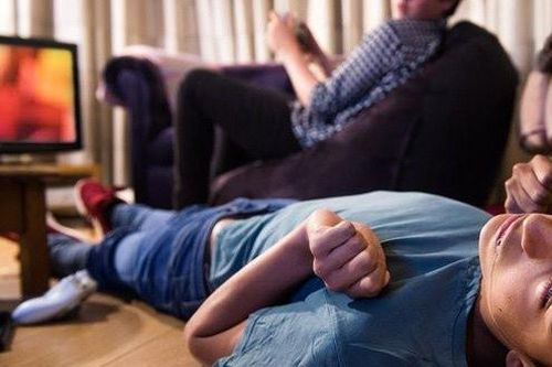 Nam thanh niên bị co giật toàn thân sau khi hút thuốc lào