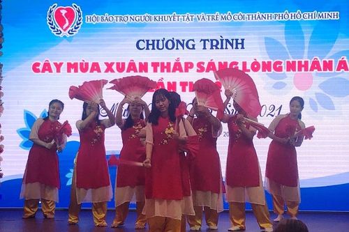 Tặng 1.300 phần quà Tết cho trẻ khuyết tật, mồ côi ở TP Hồ Chí Minh