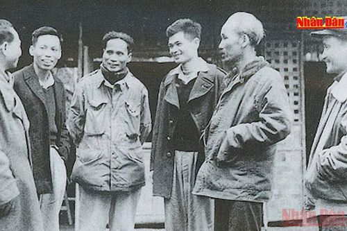 Giới thiệu phim tài liệu 'Bác Hồ với các kỳ Đại Hội Đảng'