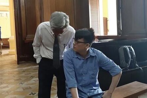 Cán bộ sân bay 'dởm' lừa đảo hàng tỷ đồng lĩnh án