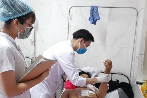 Can ngăn mâu thuẫn, người đàn ông bị đâm rách gan