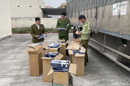 Thanh Hóa: Bắt giữ 1 xe tải chở 4500 bao thuốc lá lậu