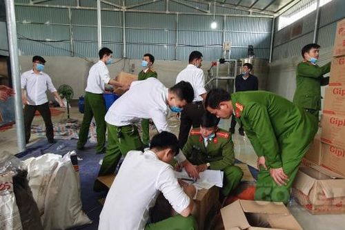 Thanh Hóa: Phát hiện, kiểm tra kho chứa hóa chất nghi giả thương hiệu