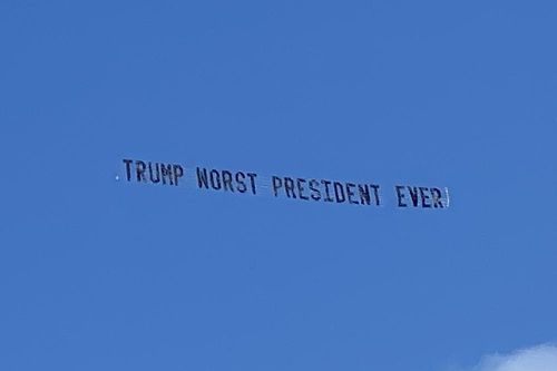 Ông Trump bị cư dân Florida chế nhạo ngay tại tư dinh