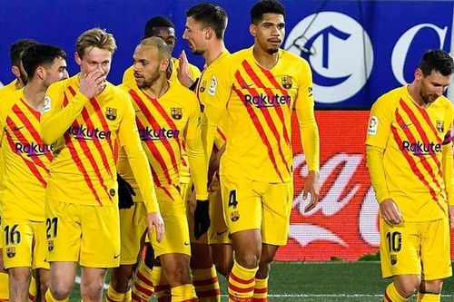 Barcelona nợ như 'chúa chổm'