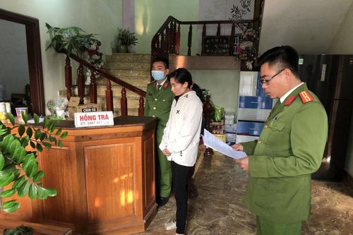 Chủ nhà nghỉ cùng lễ tân chứa gái mại dâm