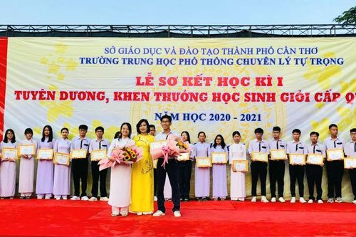 TP. Cần Thơ khen thưởng 30 học sinh giỏi cấp Quốc gia năm học 2020 - 2021
