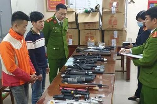 Bắt nhóm đối tượng thu hơn 10.000 viên đạn và hàng nghìn linh kiện lắp ráp súng