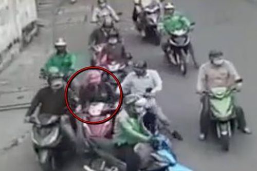 Truy xét nhóm đối tượng dàn cảnh va chạm giao thông móc túi người phụ nữ
