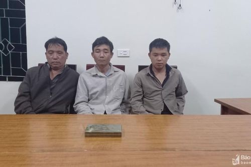 3 gã đàn ông cùng xã rủ nhau buôn 1 bánh heroin