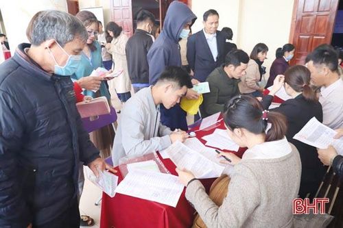Gần 400 lao động tham gia 'Ngày hội việc làm' ở Nghi Xuân