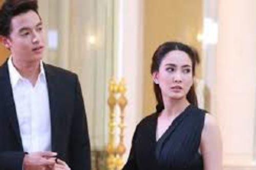 Trên đường công tác về, anh rể đưa tôi đi gặp 2 người, vừa nhìn thấy họ, tôi biết tương lai của tôi ở công ty sắp chấm hết