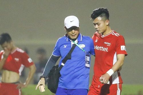 Thêm một tuyển thủ Việt Nam phải nghỉ hết năm 2021 vì đứt dây chằng gối