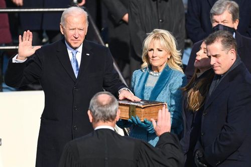 Choáng với mức giá chiếc đồng hồ Tổng thống Joe Biden đeo trong lễ nhậm chức