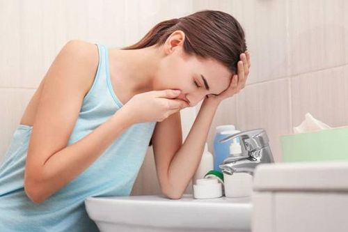 Những dấu hiệu ngộ độc thực phẩm không nên bỏ qua