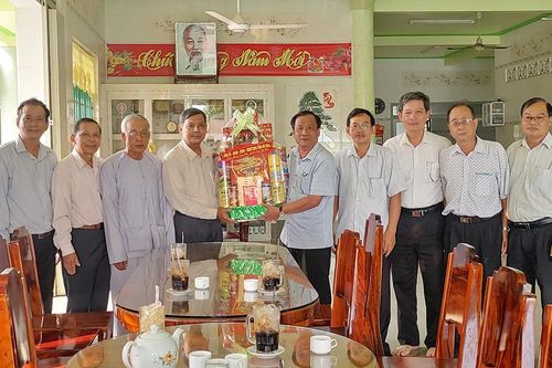 Lãnh đạo UBMTTQVN tỉnh An Giang thăm, chúc Tết các tổ chức tôn giáo