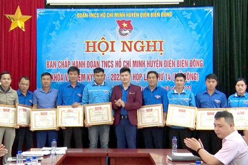 38 tập thể, cá nhân được khen thưởng trong công tác Đoàn và phong trào thanh thiếu nhi