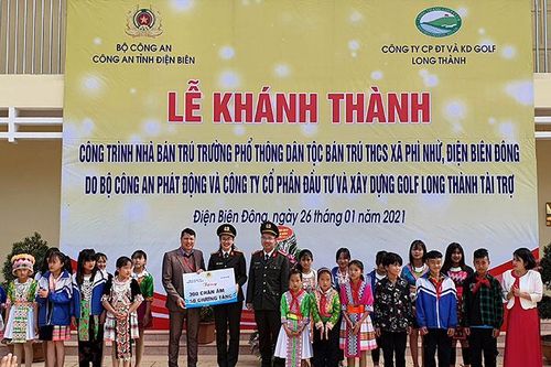 Bàn giao nhà ở bán trú cho học sinh Phì Nhừ